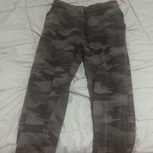 Camo sweat pants woman cute